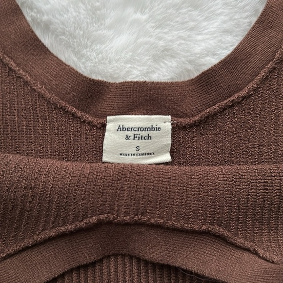NWOT Abercrombie & Fitch Brown Ribbed Sweater Ta m size Small - Picture 2 of 3